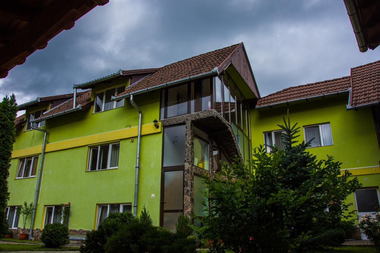 Pensiunea George Gura Rîului Esterno foto